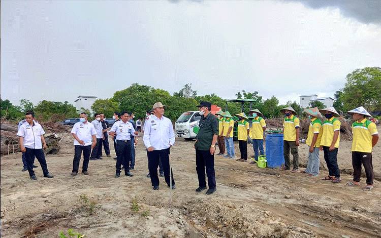 Bupati Sukamara Tinjau Lahan Jagung Lapas Sukamara??