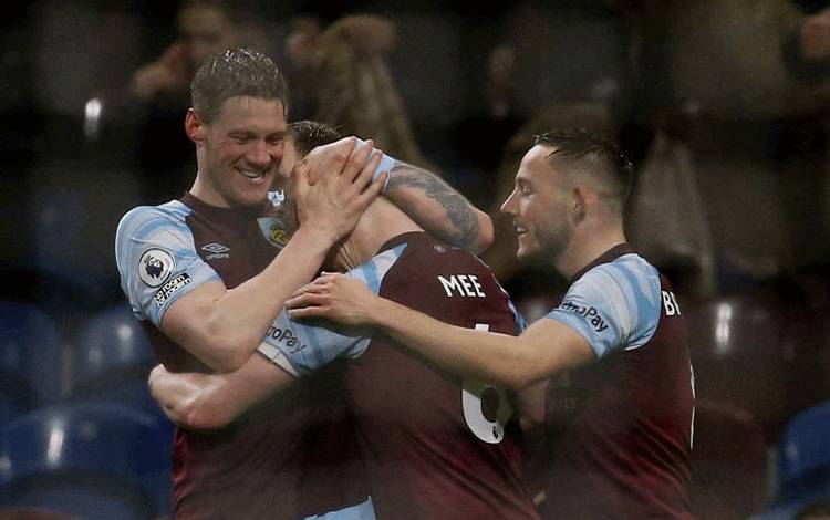 Ben Mee Bawa Burnley Tenggelamkan Spurs 1-0