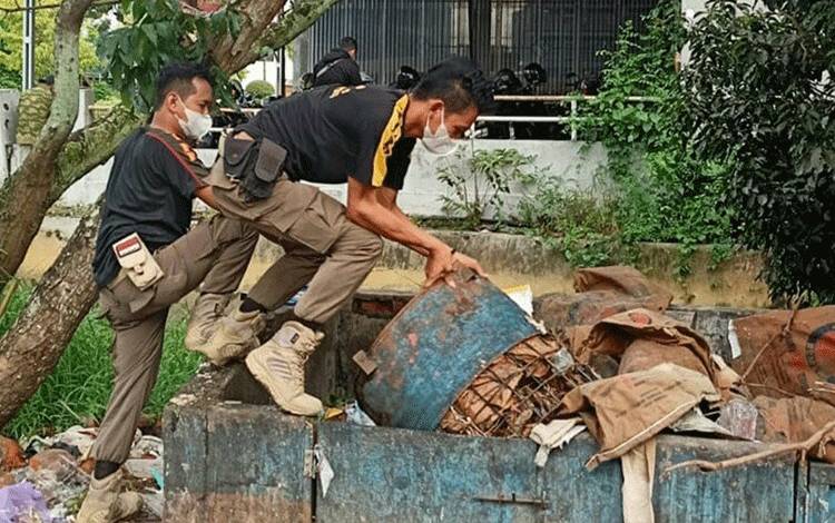 Satpol PP dan Damkar Kapuas Imbau Warga Tertib Buang Sampah Pada Tempatnya