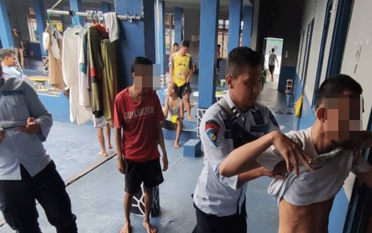 Petugas Lapas Palangka Raya Antisipasi Masuknya Barang Terlarang