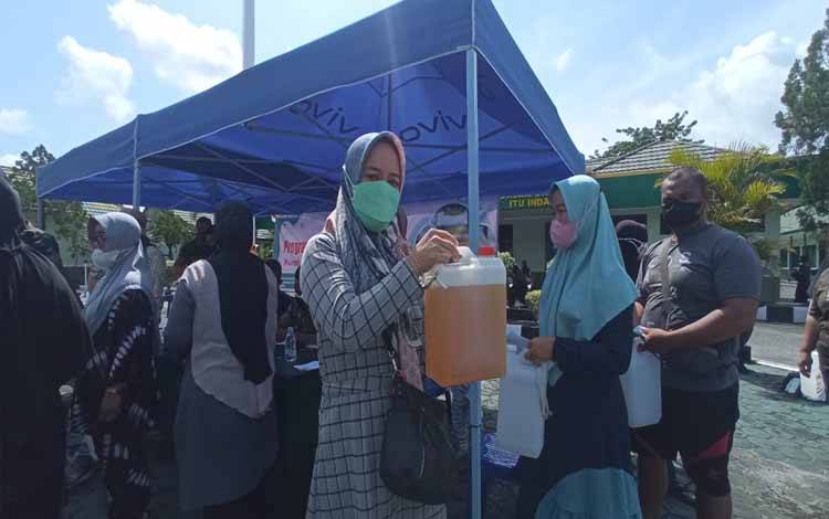 Gencarnya Operasi Pasar Minyak Goreng Produksi PT CBU, Ini Tanggapan Warga
