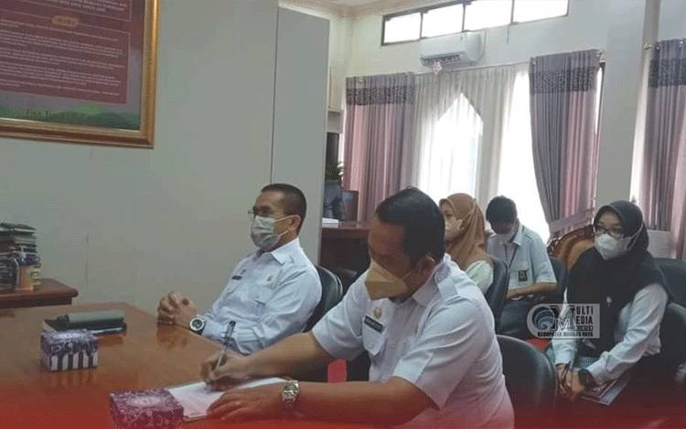 Sekda Murung Raya Ikuti Rapat Virtual Kick Off BerAKHLAK Kemendagri