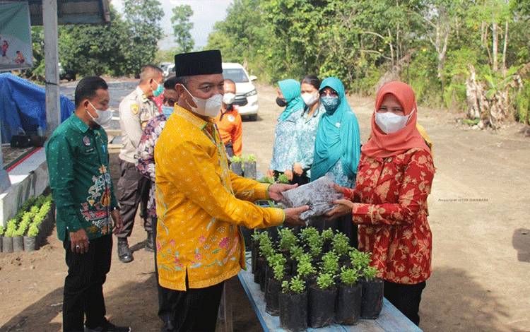 Bupati Sukamara Apresiasi Organisasi Wanita Manfaatkan Sampah Jadi Kompos?