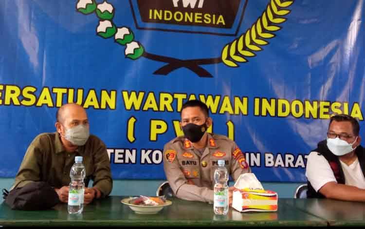 Kapolres Kobar Anjangsana ke PWI Kobar