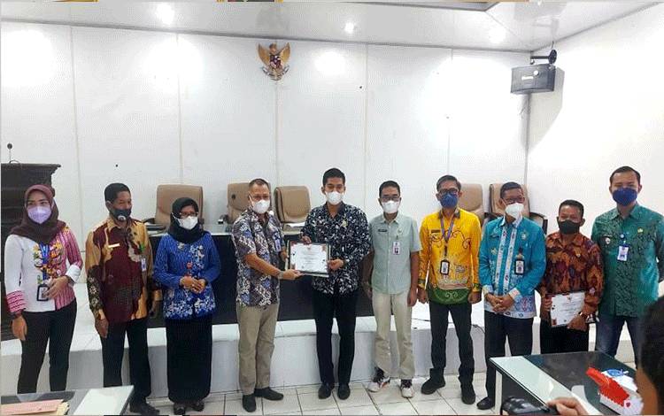 Desa Bintang Ninggi II Terima Penghargaan Juara II Lomba Desa Tingkat Provinsi