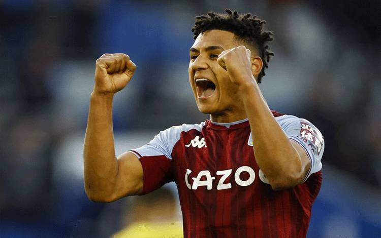 Cash dan Watkins Bawa Villa Taklukkan Brighton