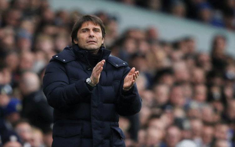 Conte Serasa di Atas Awan Setelah Spurs Menang 4-0