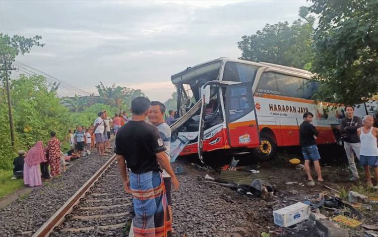 BREAKING NEWS! Kecelakaan Bus Menewaskan 4 Orang Belasan Lainnya Luka-luka