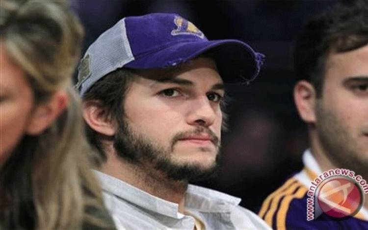 Ashton Kutcher Dukung Ukraina, Kampung Halaman Mila Kunis