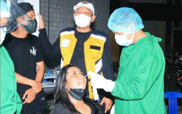 Diswab Acak, Sejumlah Pengunjung Tempat Hiburan di Palangka Raya Reaktif Covid-19