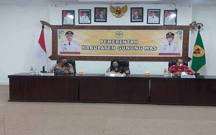 Wakil Bupati Gunung Mas Pimpin Rapat Evaluasi dan Percepatan Vaksinasi Covid-19