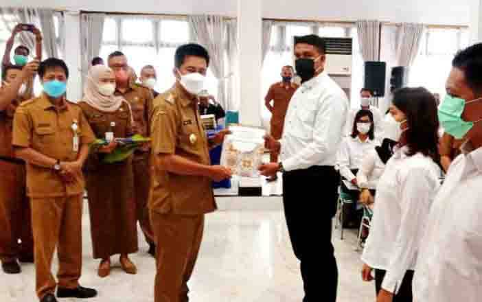 Bupati Barito Utara Serahkan 84 SK CPNS dan PPPK