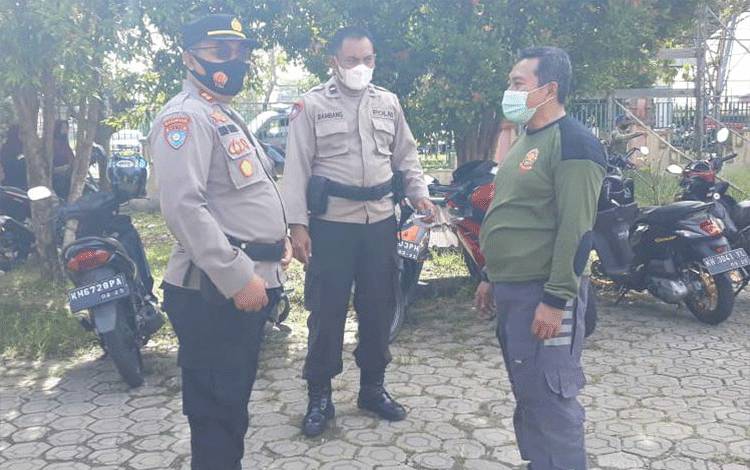Kasat Binmas Polres Seruyan Sambangi Satpol PP Perkuat Sinergisitas