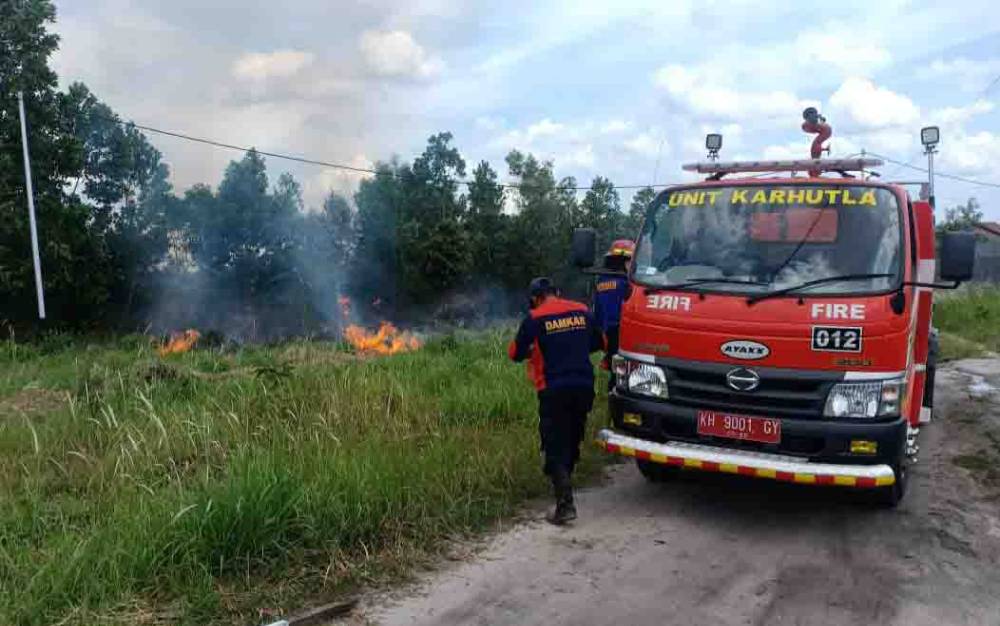 Lahan Terbakar Dekat Permukiman Gegerkan Warga