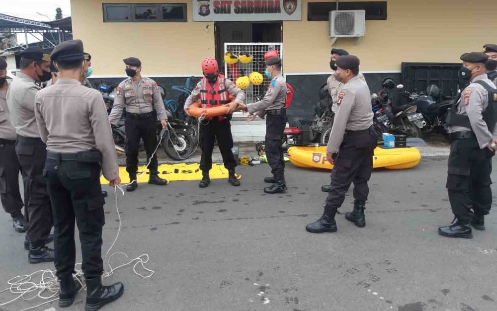 Polres Kapuas Tingkatkan Kemampuan Personel Bantu Masyarakat saat Bencana