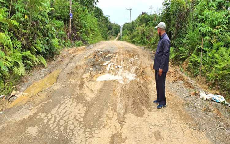 Dewan Apresiasi Dinas PUPR Barito Utara Perbaiki Jalan Desa Pendreh
