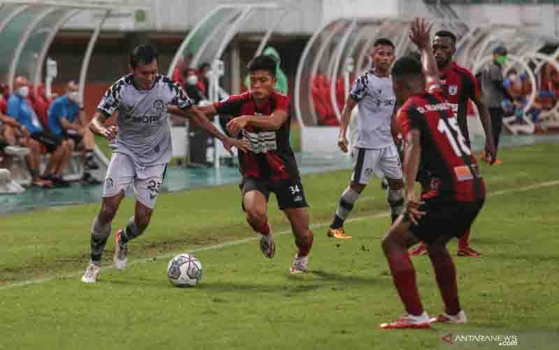Pelatih Persikabo Waspadai Bola Mati dan Serangan Balik Persipura