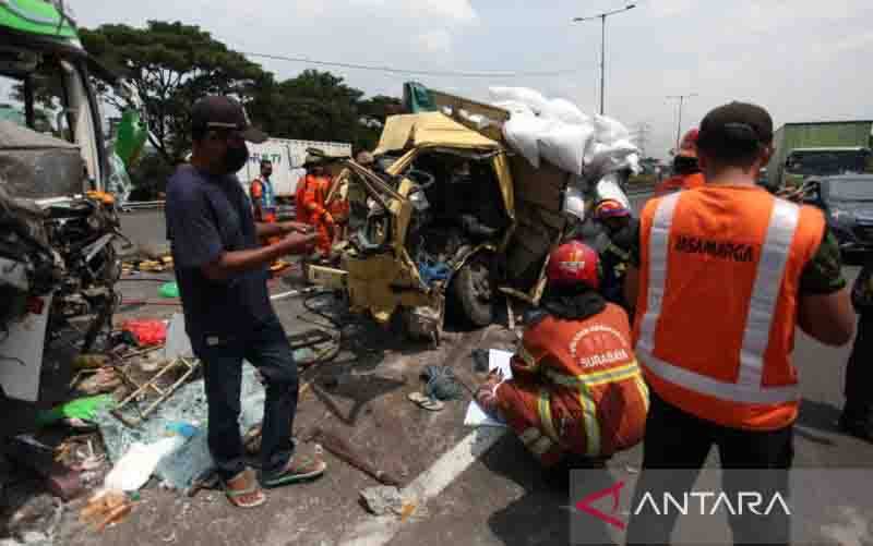 Kecelakaan Bus Vs Truk di Jalan Tol Renggut 2 Nyawa
