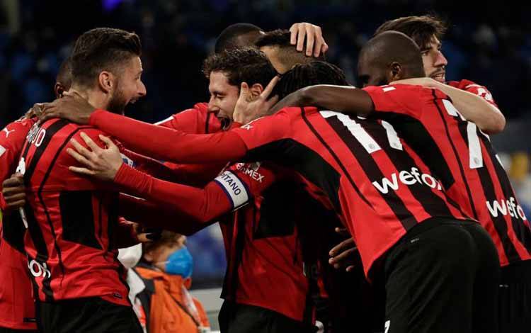Milan Gulingkan Inter dari Puncak Klasemen Setelah Bungkam Napoli 1-0