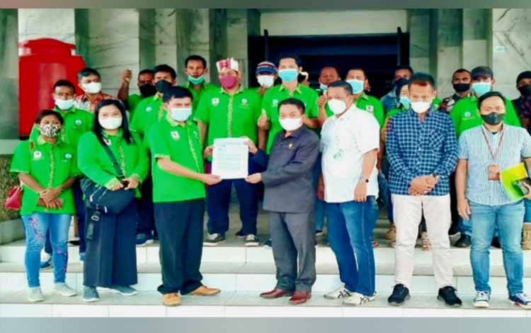 FHUKATAN - KSBSI Sambangi DPRD Kalteng Bahas Masalah Ini