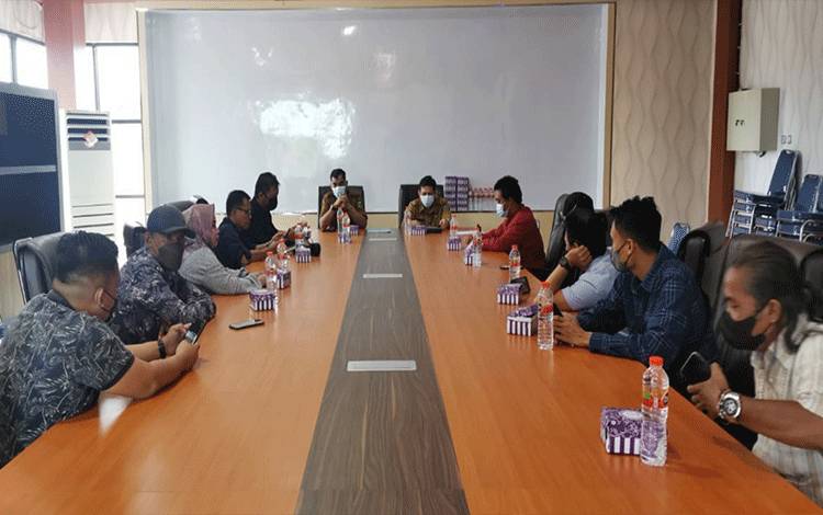 Sekretariat DPRD Kapuas Gelar Pertemuan dengan Insan Pers Perkuat Kemitraan