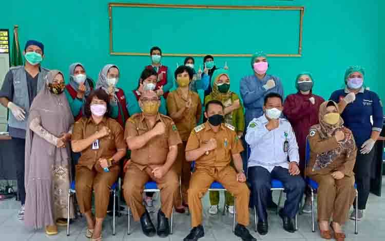 Wabup Barito Timur Tinjau Vaksinasi Booster Calon Jemaah Haji