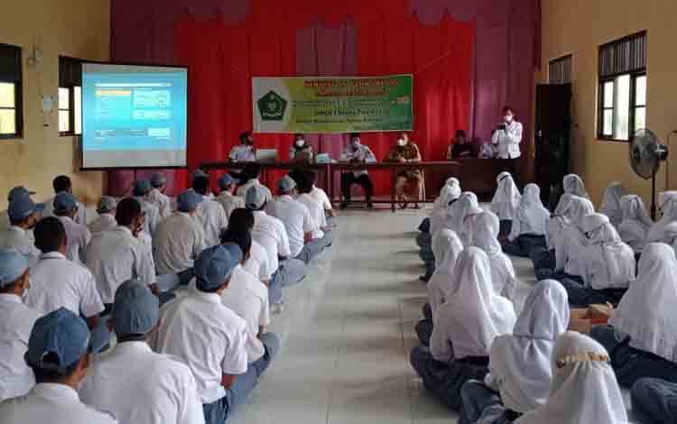 Pelajar SMK Negeri 1 Kuala Pembuang Diminta Utamakan Pendidikan Cegah Pernikahan Dini