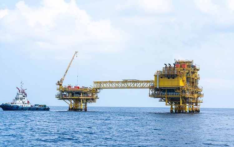 Harga Minyak Melonjak saat Barat Bahas Larangan Impor Rusia
