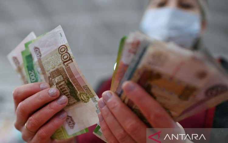 Kurs Rubel Rusia Jatuh ke Rekor Terendah