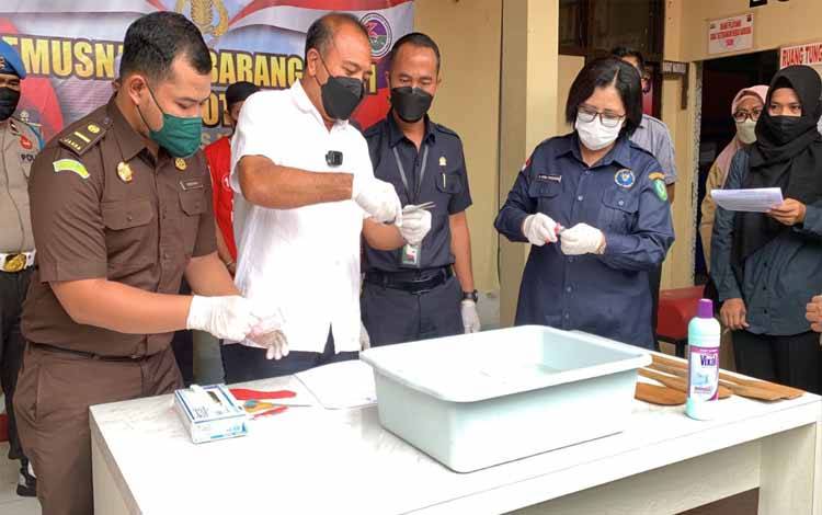 Satreskoba Polres Kotim Musnahkan Sabu dari 2 Pengedar