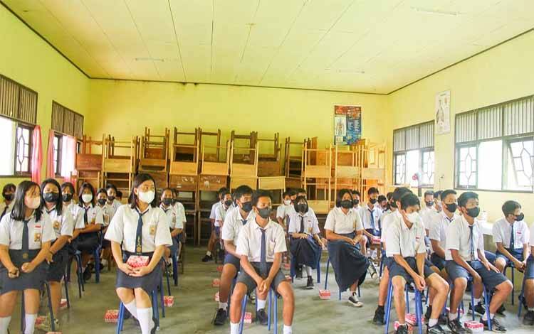 Kejari Barito Timur Adakan Jaksa Masuk Sekolah di SMPN 4 Tamiang Layang