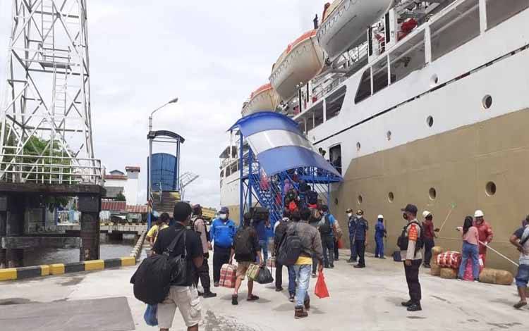 Penerima Vaksin Dosis Lengkap Tak Perlu Pakai Tes Antigen atau PCR di Pelabuhan Kumai