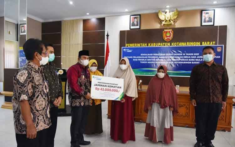Pemkab Kobar Dorong Pekerja Informal Mengikuti Program Jaminan Sosial