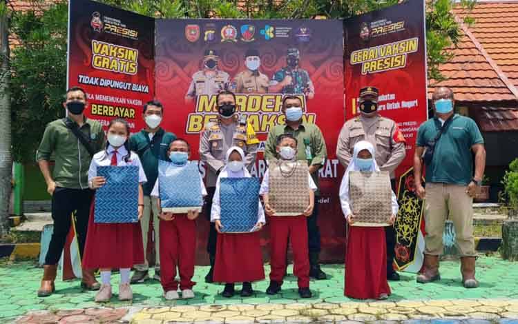 Gandeng Polres Kobar, PT. GSIP Sukseskan Program Vaksinasi