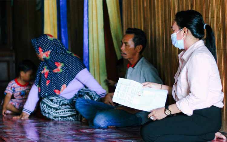 Kunjungi Rumah Korban Pelecehan Seksual, Maryani Sabran: Pelaku Harus Terima Hukuman Setimpal
