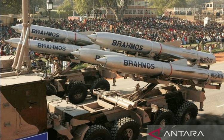 India Mengaku tak Sengaja Luncurkan Rudal ke Pakistan