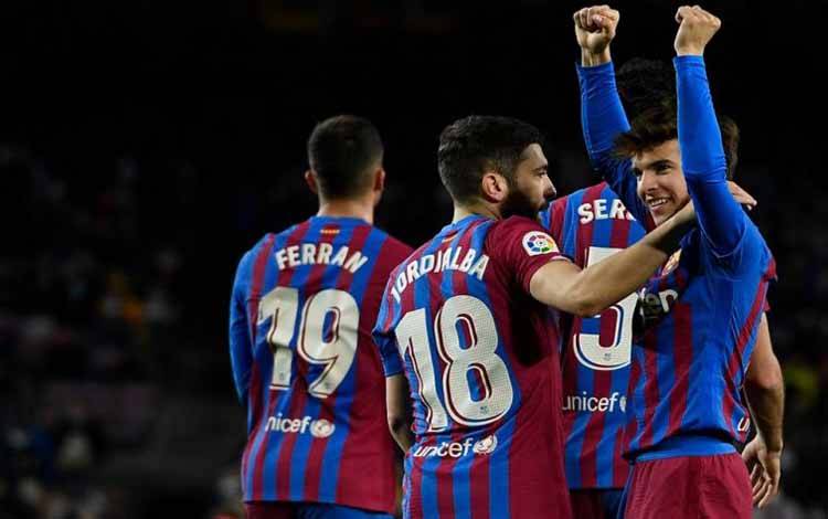 Torres dan Dembele Bersinar saat Barca Hancurkan Osasuna 4-0