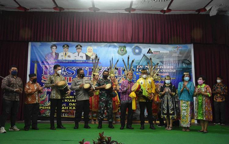Festival Budaya Tingang Menteng Panunjung Tarung Meriahkan Hari Jadi Kapuas