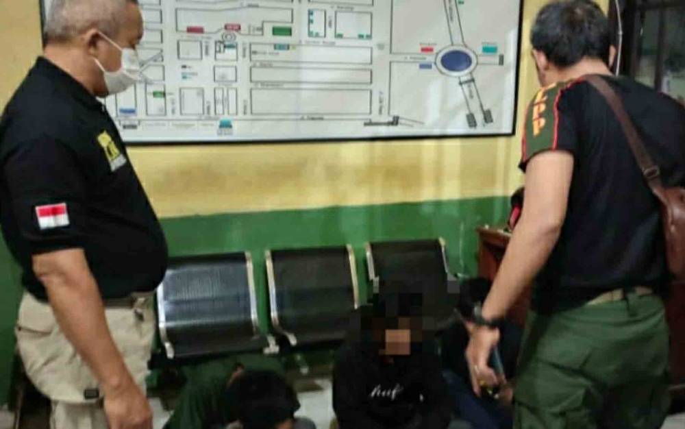 Satpol PP dan Damkar Kapuas Amankan Tiga Remaja Mabuk Miras