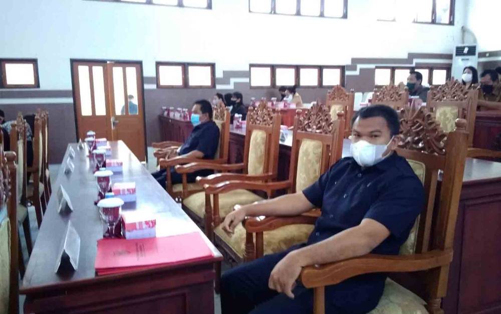Dinas Lingkungan Hidup Diminta Perhatikan Isu Pembuangan Sampah di Sungai