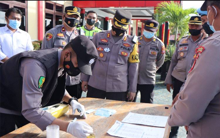 Kapolres Katingan Mendadak Tes Urine kepada Personel