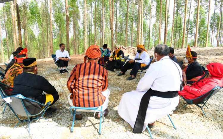 Tokoh Adat Kalimantan Sampaikan Harapan Pengembangan SDM ke Presiden