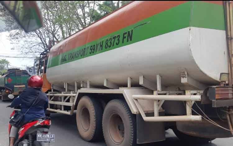 Lalu Lintas Truk Dalam Kota Kian Tak Terkendali