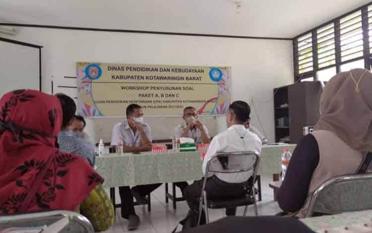Tingkatkan Kualitas Pendidikan Kesetaraan, Disdikbud Kobar Gelar Workshop Susun Soal UPK