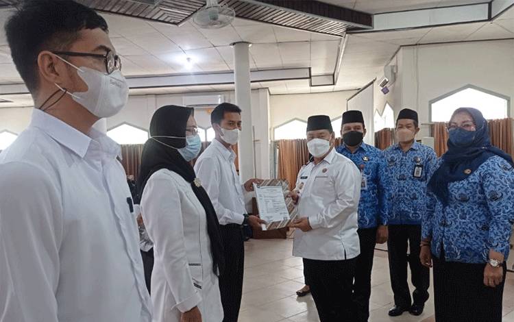 Bupati Kotim Serahkan 618 SK P3K dan CPNS Yang Lulus Tes Formasi 2021?
