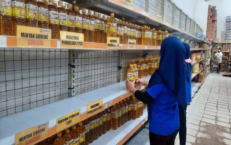Minyak Goreng Kemasan Disejumlah Ritel Pangkalan Bun Masih Kosong
