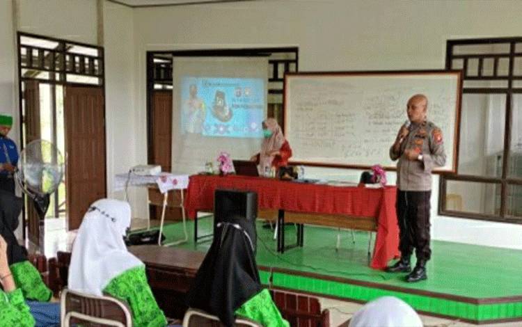 Satbinmas Polres Kapuas Beri Penyuluhan Bijak Bermedsos