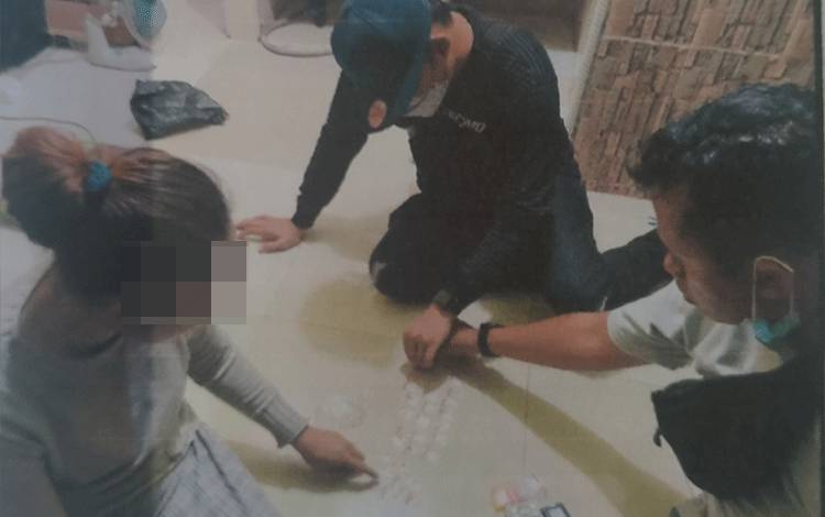 Perempuan Ini Akui Sudah 3 Kali Beli Sabu