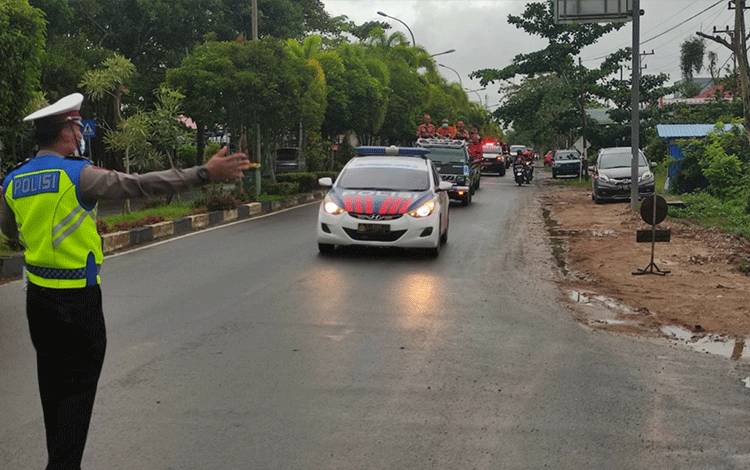 Satlantas Polres Kapuas Kawal Kegiatan Mamapas Lewu