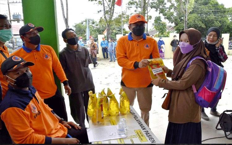 Pemprov Kalteng Beri Minyak Goreng Warga Ikut Vaksinasi COVID-19
